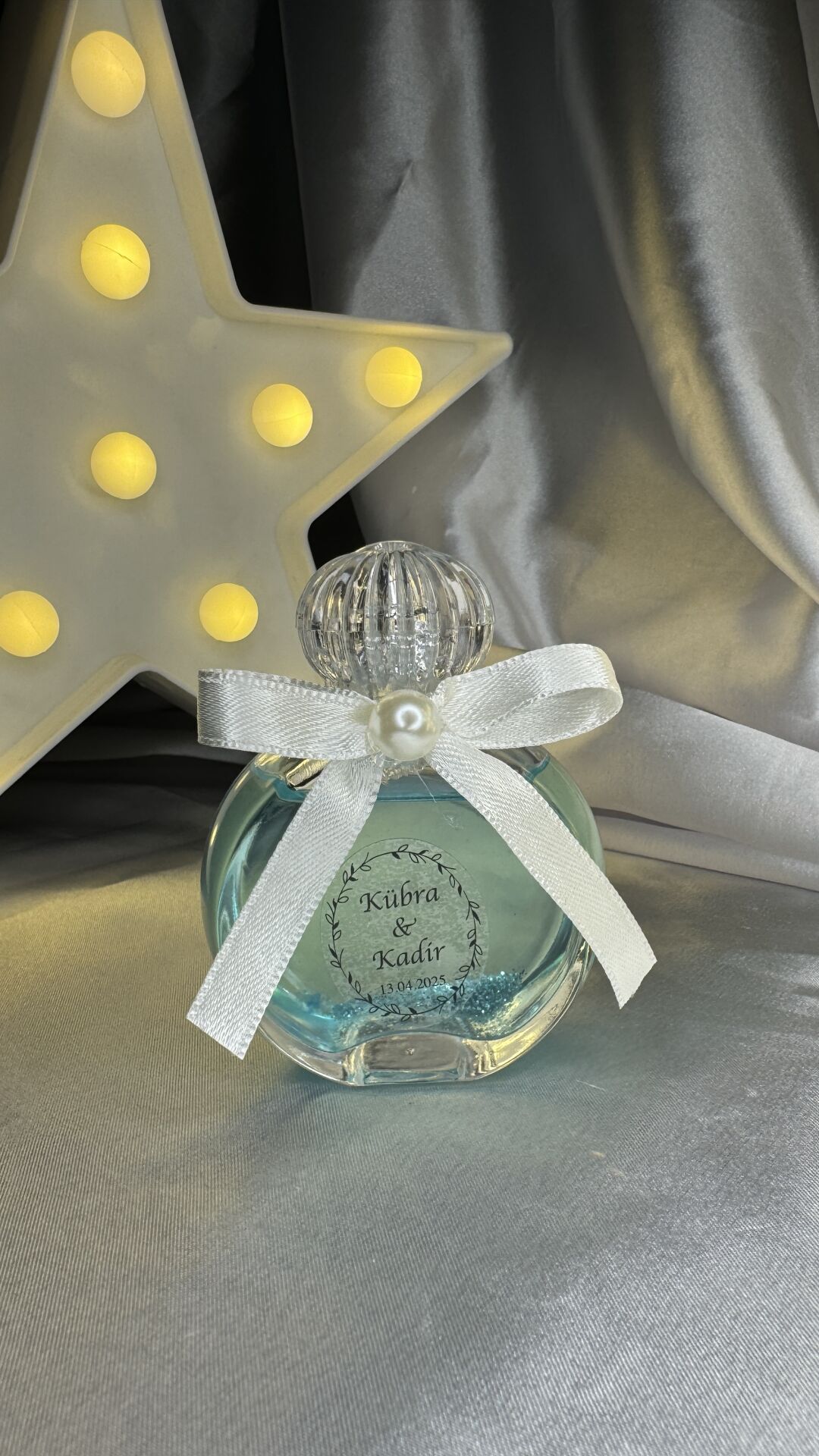 İnci Detaylı Beyaz Fiyonklu Kolonya Şişesi